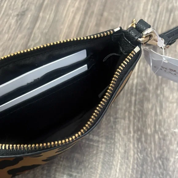 Coach wristlet / wallet in Cheetah print NWT from pet and smoke free home - Picture 12 of 15